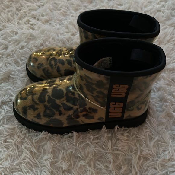 Clear/Cheetah Uggs - Picture 3 of 4